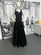 Carregar imagem no visualizador da galeria, Vestido longo Preto