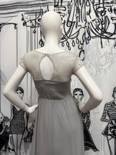 Carregar imagem no visualizador da galeria, Vestido longo com renda delicada