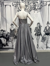 Carregar imagem no visualizador da galeria, Vestido Longo Prata com Brilho