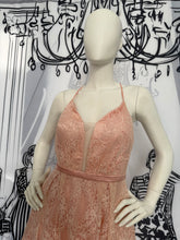 Carregar imagem no visualizador da galeria, Vestido longo em renda