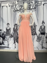 Carregar imagem no visualizador da galeria, Vestido Longo com Renda