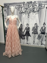 Carregar imagem no visualizador da galeria, Vestido em renda