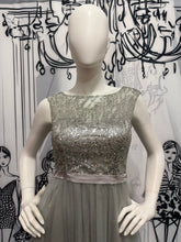 Carregar imagem no visualizador da galeria, Vestido longo prateado