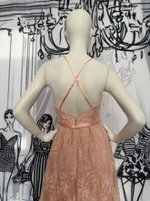 Carregar imagem no visualizador da galeria, Vestido longo em renda