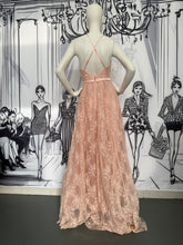 Carregar imagem no visualizador da galeria, Vestido longo em renda
