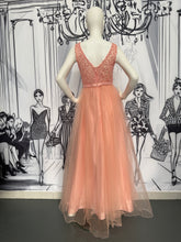 Carregar imagem no visualizador da galeria, Vestido Longo Bordado e Tule