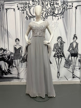 Carregar imagem no visualizador da galeria, Vestido longo com renda delicada