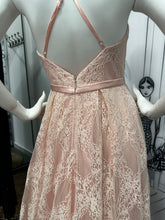 Carregar imagem no visualizador da galeria, Vestido em renda